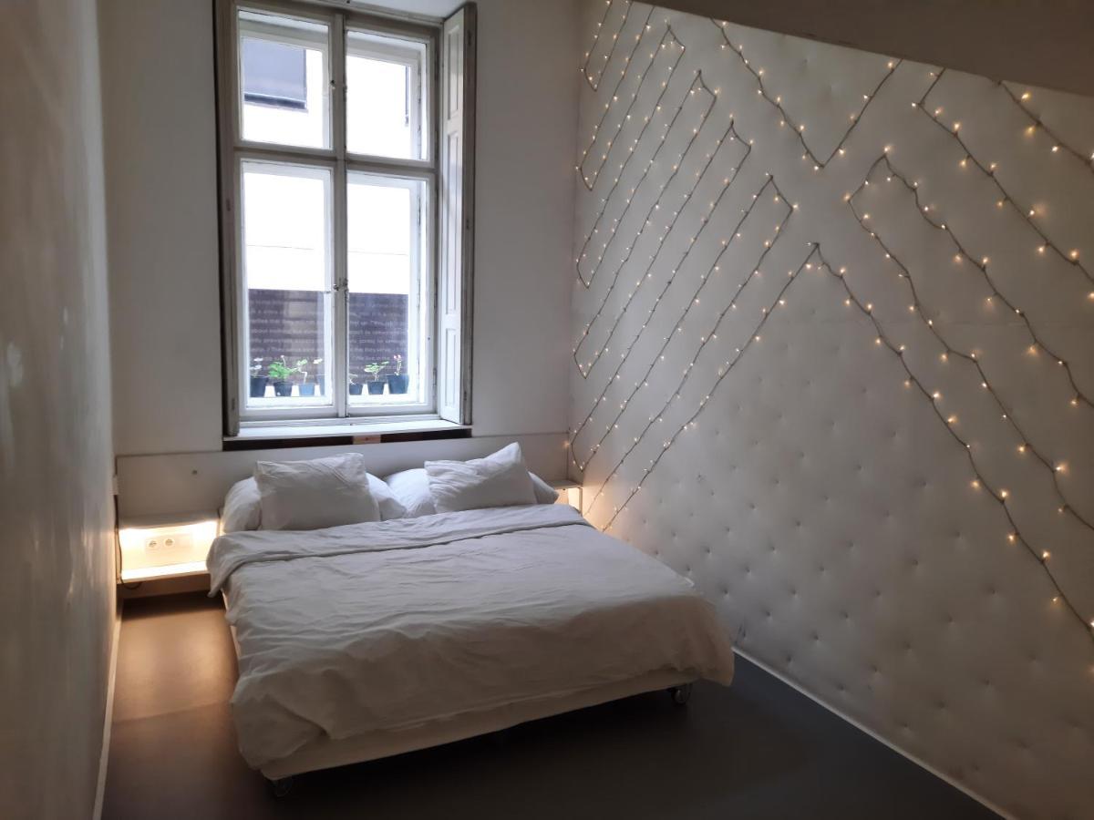 Downtown Prague Minimalistic Room In Flatshare Praga Exterior foto