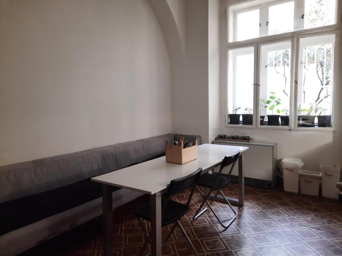 Downtown Prague Minimalistic Room In Flatshare Praga Exterior foto
