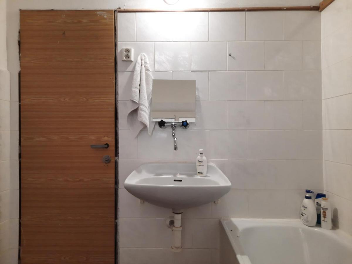 Downtown Prague Minimalistic Room In Flatshare Praga Exterior foto